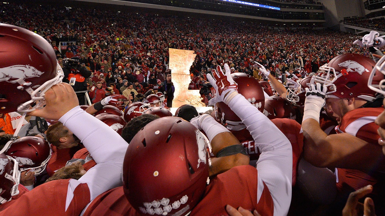 Arkansas ends SEC streak with 17-0 win over LSU